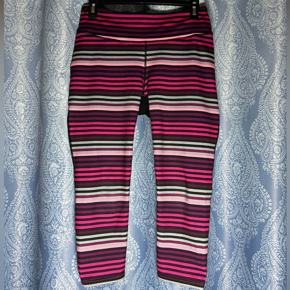 GapFit Capri Leggings Medium - Compression Workout Pants